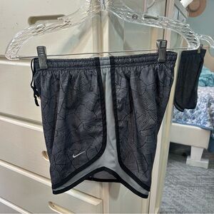 Nike Tempo Women's Gray Geometric Pattern Dri-Fit Athletic Running Shorts✨